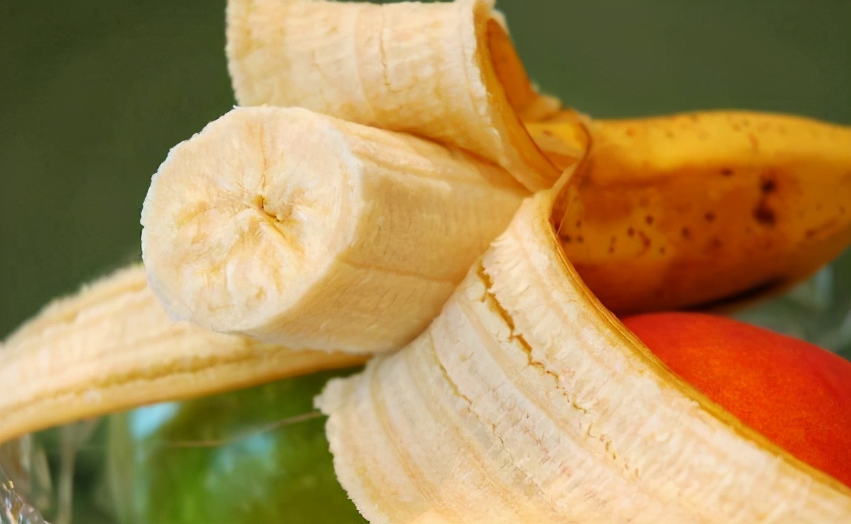 怎麼辨別出“打了激素”的香蕉？ 水果店老闆：學會一招，輕鬆避開