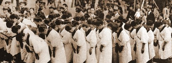 二战后，日本为增加人口疯狂繁育下一代，却对