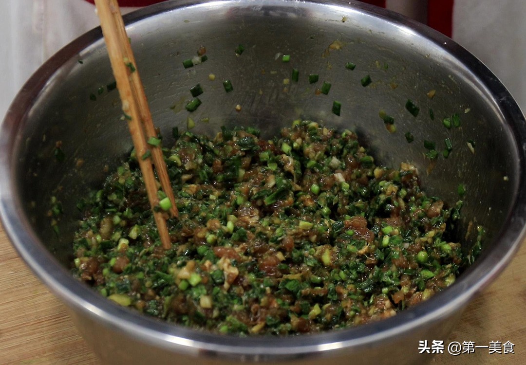 图片[4]-蒸韭菜猪肉包 学会这几个技巧 韭菜脆嫩不出水 不回缩不塌陷-起舞食谱网