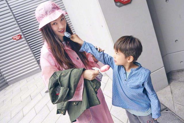 “育兒扛把子”霍思燕，養出高情商小孩，相處方式註意這4點