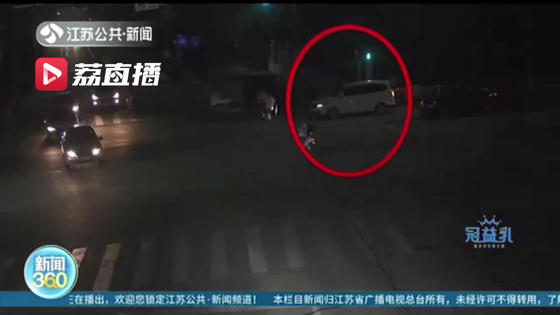 情侣开车遇检查慌忙在民警面前换座 结果一个醉驾一个酒驾