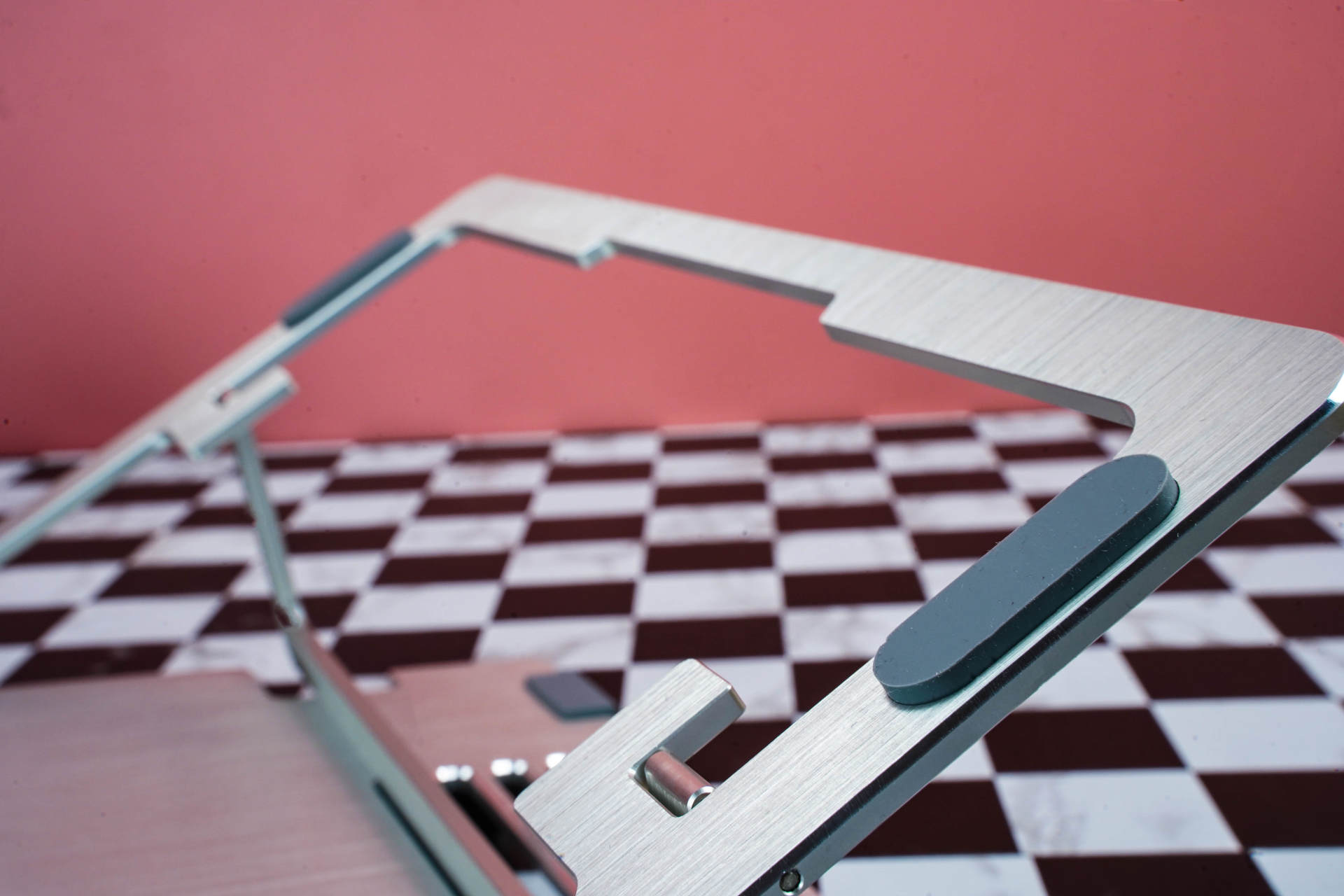 酷冷至尊Ergo铝支架：更轻，更薄，笔记本电脑必备神器