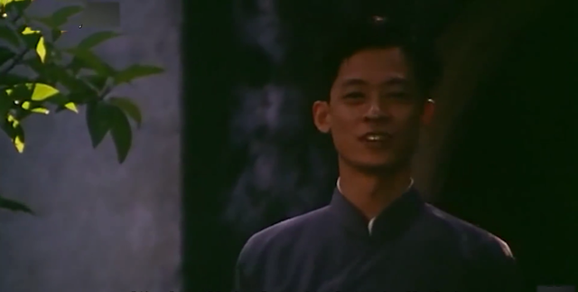 26年前，王志文和何冰饰演“情敌”，《家丑》引发一场家庭悲剧