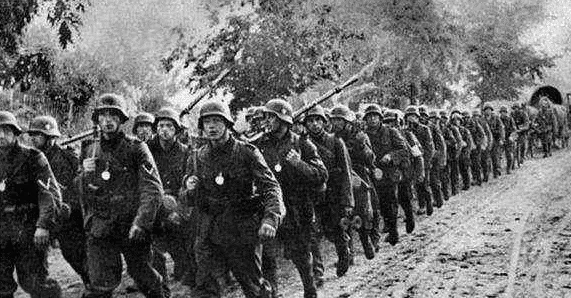 希特勒为啥要发动二战：看看当时德国人的生活