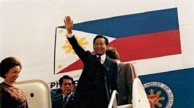菲律宾前总统，带300箱行李、上百亿逃往美国，下飞机全被没收