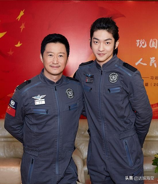 被吴京捧红的“白眼狼”，又开始祸害别人了，