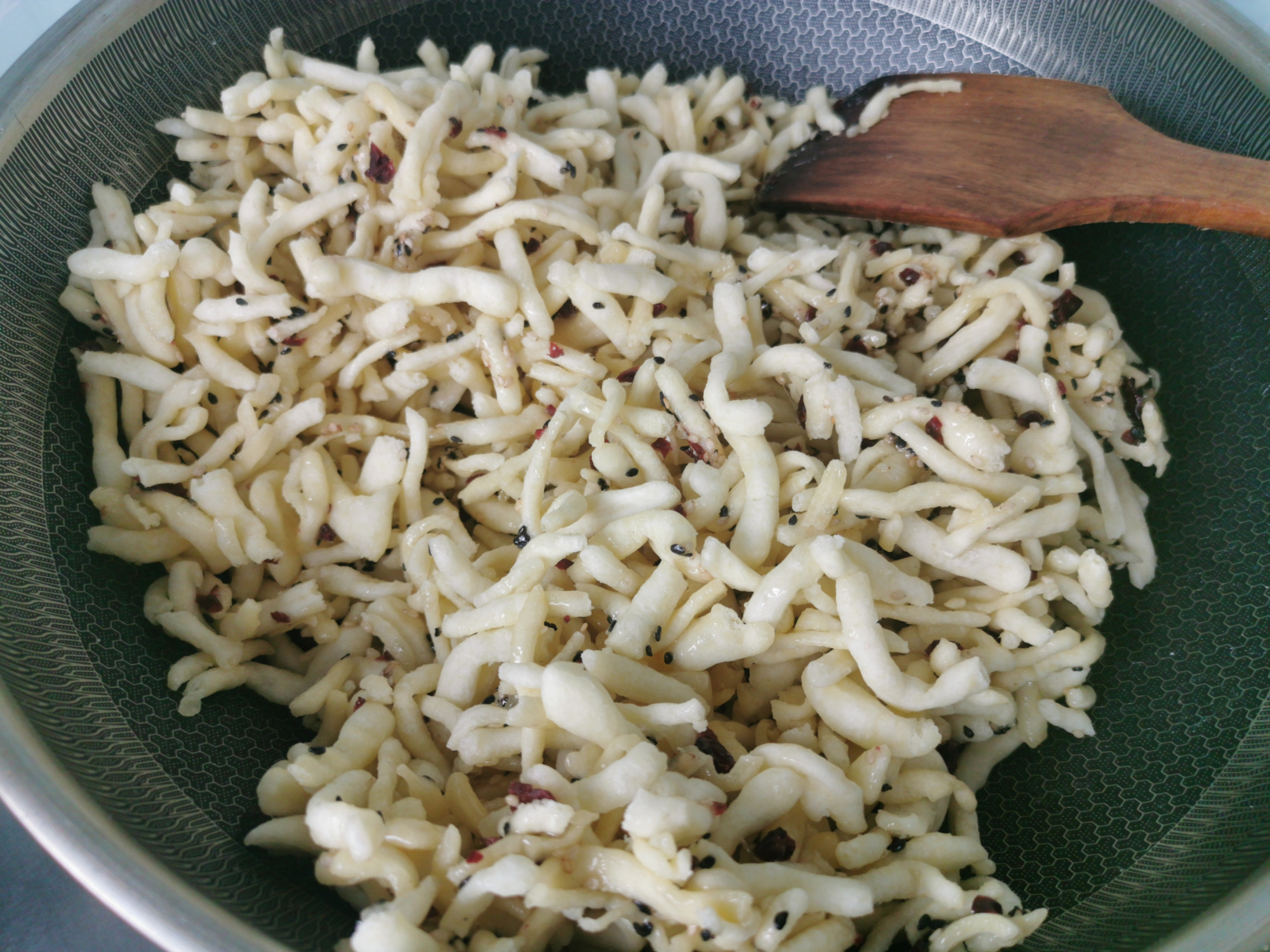 1碗面粉，3个鸡蛋，在家也能做沙琪玛，香甜绵软，没有添加剂