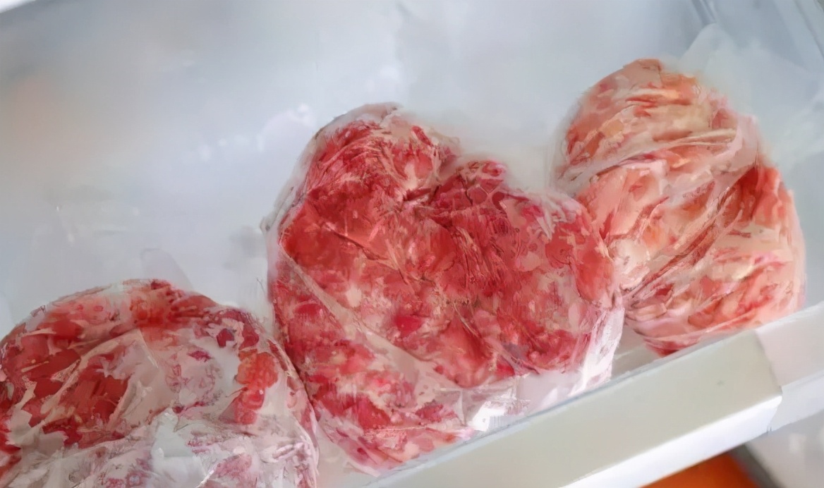 無論解凍什麼肉，都不要用水泡！ 教您一招，肉快速解凍，軟嫩不柴
