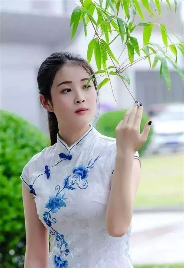 借一米阳光，温暖你心房；借一片蓝天，让你自在徜徉，早安