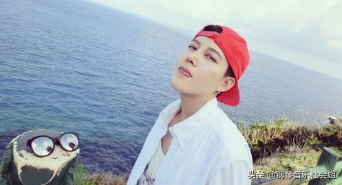 她是网红的鼻祖，出过单曲，演过电影，网红为