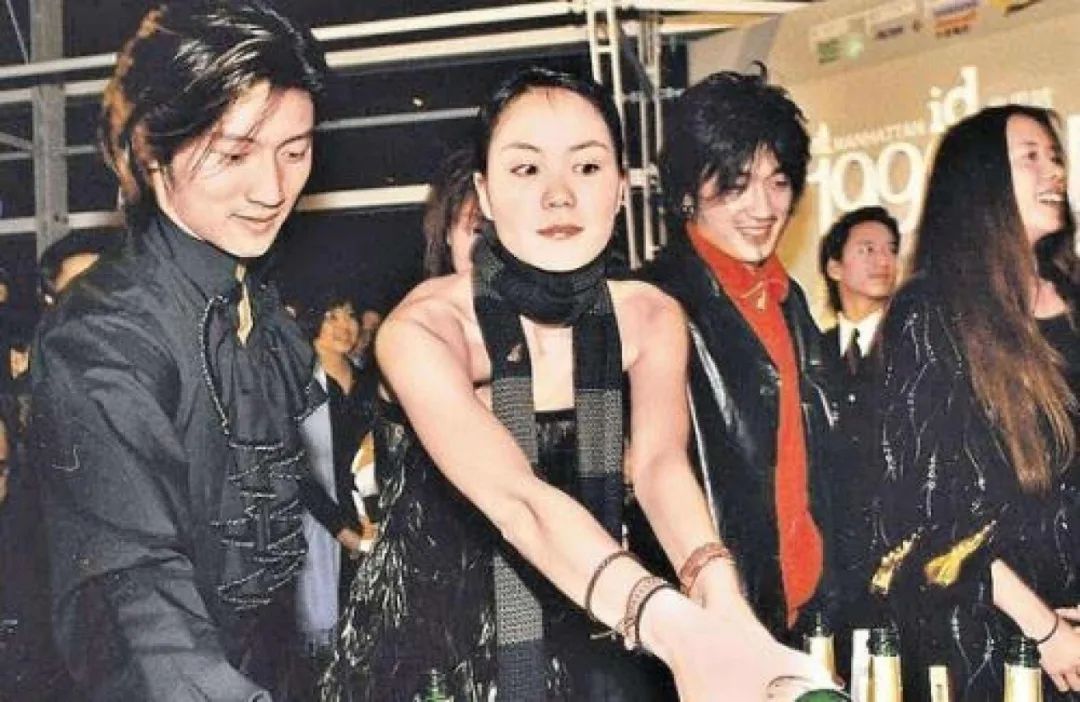 王菲周迅隔空义演：谁说爱过同一个男人，就不