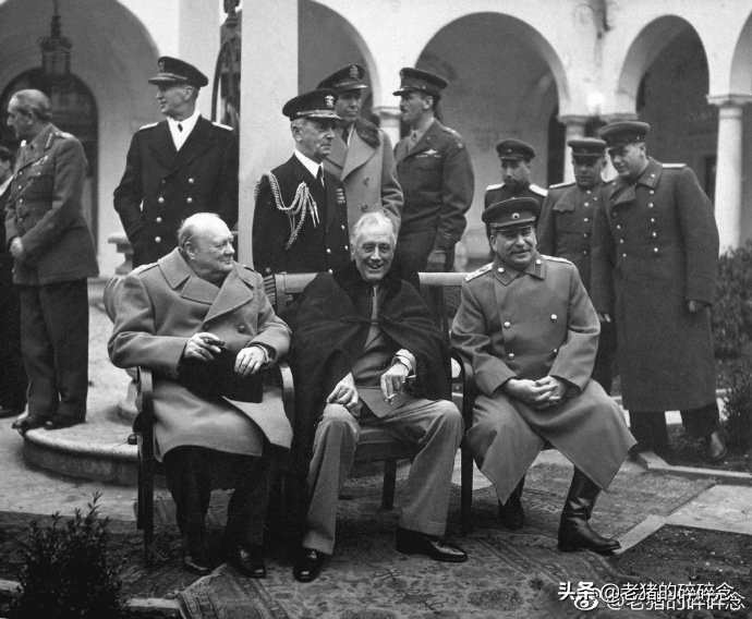 雅尔塔会议三巨头珍贵老照片，丘吉尔表情不屑，斯大林面露杀机