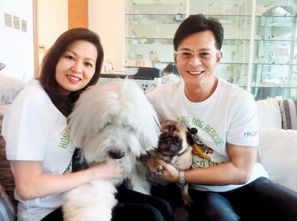 黄日华在爱妻临终前承诺永不再娶，买下夫妻墓