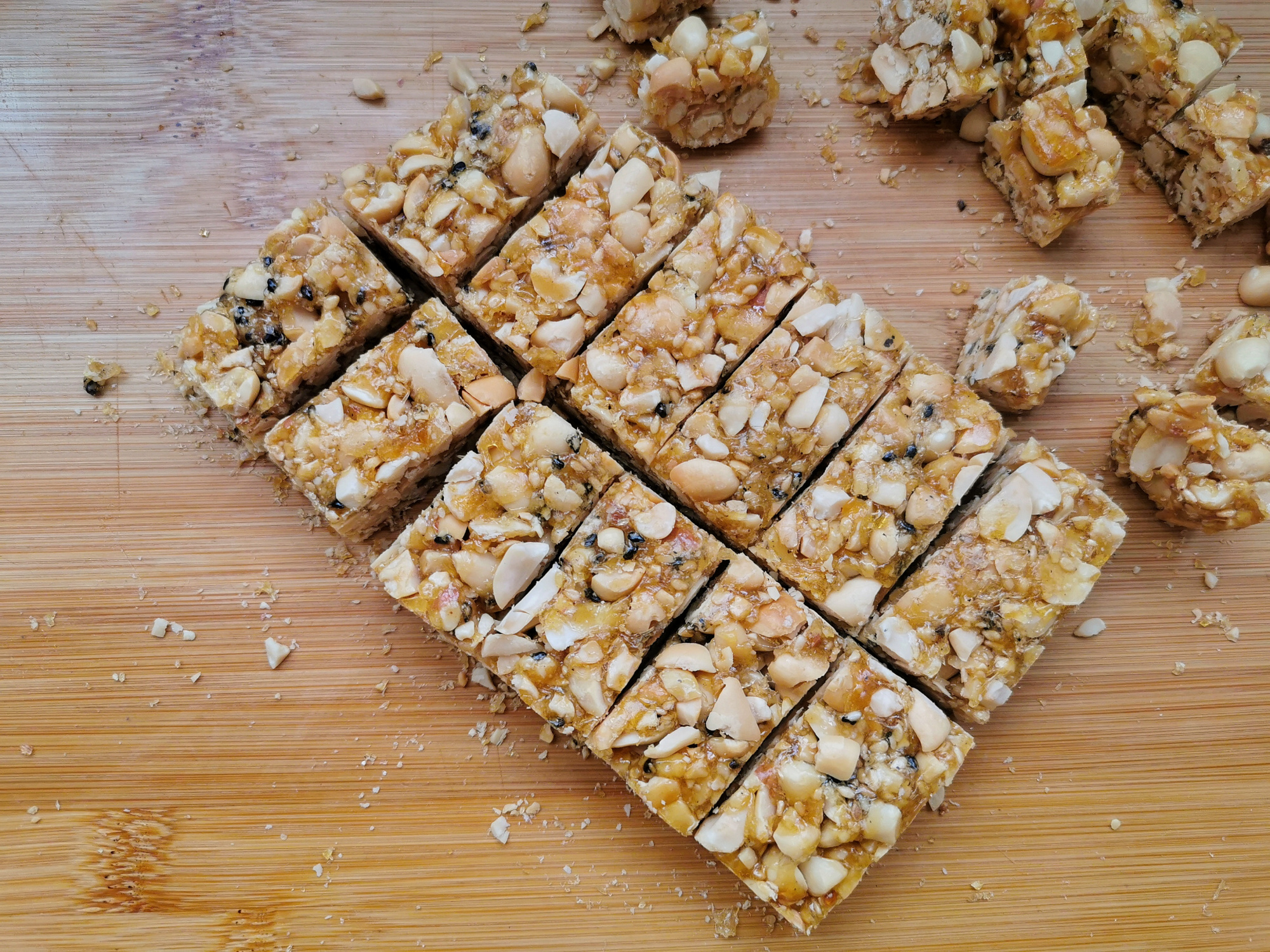 無水無油做花生酥糖，復刻童年美味，學會熬糖漿，酥脆香甜不粘牙