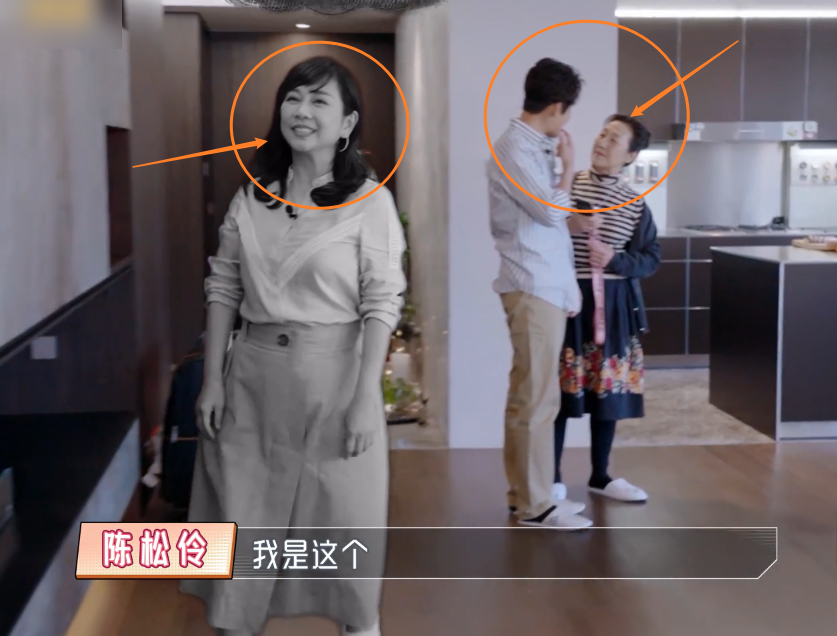 都说张铎妈妈针对儿媳，看到陈松伶对待婆婆的