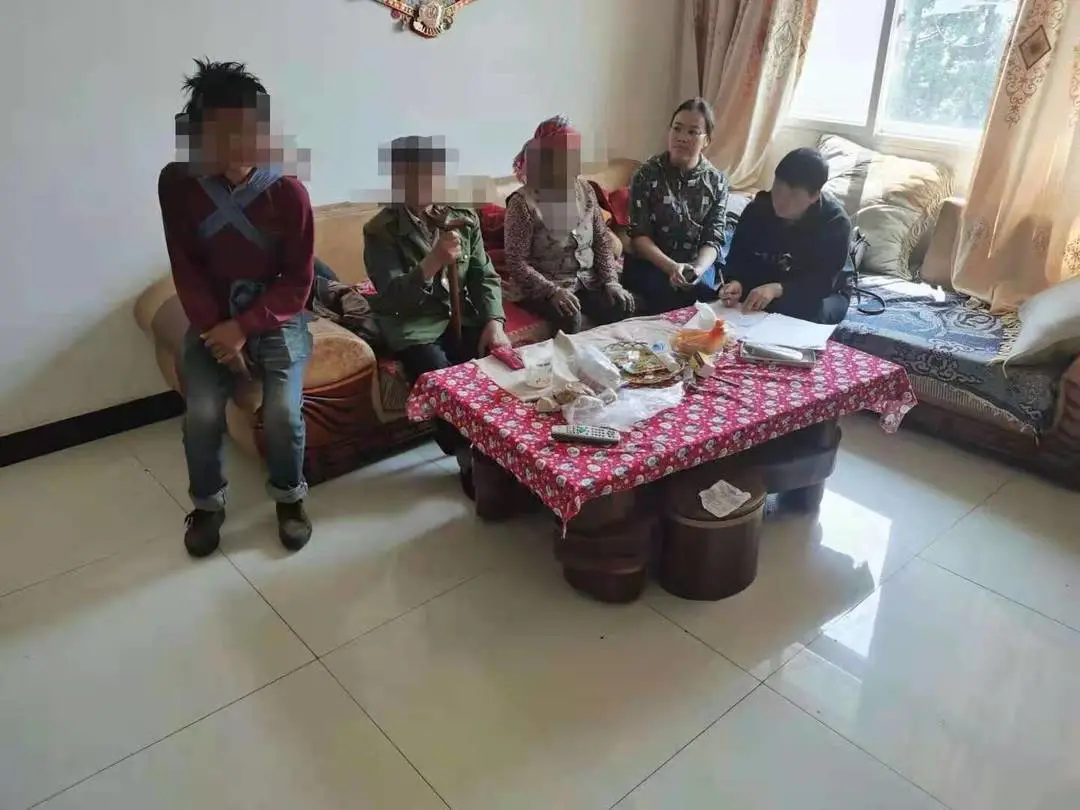 【我为群众办实事】富源检察:检察官为案件当事人“送法上门”