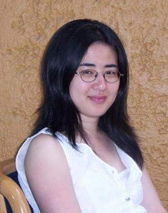 北大才女为爱放弃中国国籍，嫁给比自己大25岁导