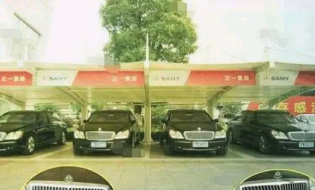 最“壕无人性”车企，员工开奔驰上班，高管配