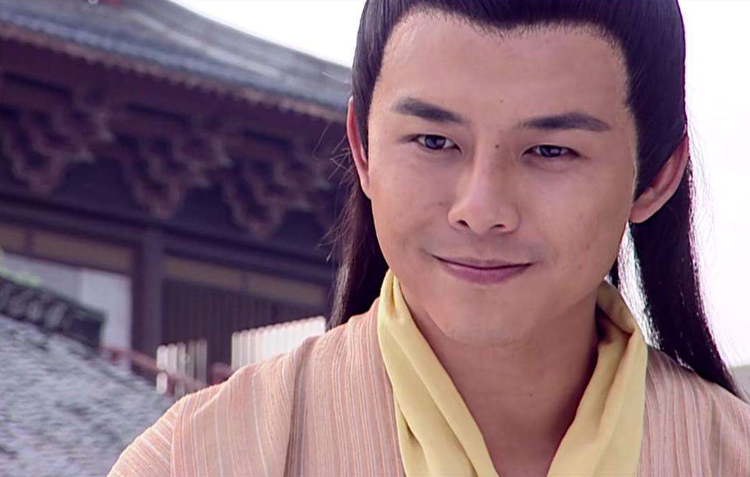《仙剑1》刘晋元扮演者消失多年，如今以浓妆艳抹满头白发回归