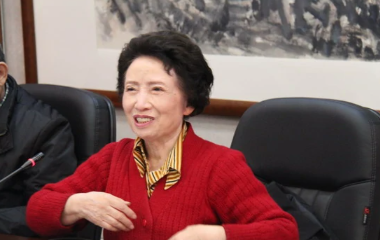 从央视的破例，到半夜“抱怨带娃”，午夜梦回