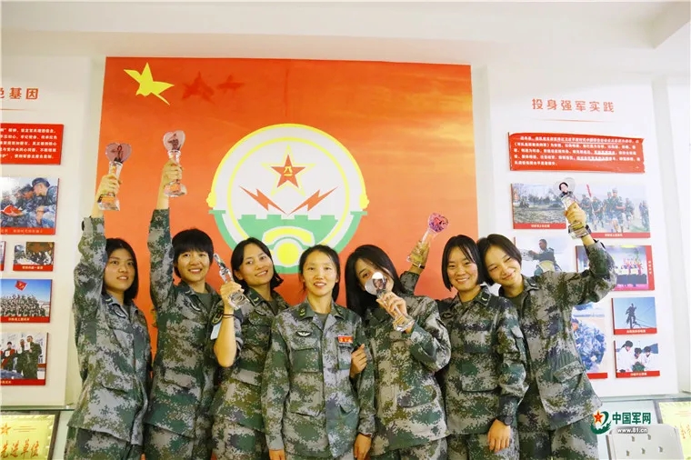 入伍前后对比照丨听听戍边女兵的心里话