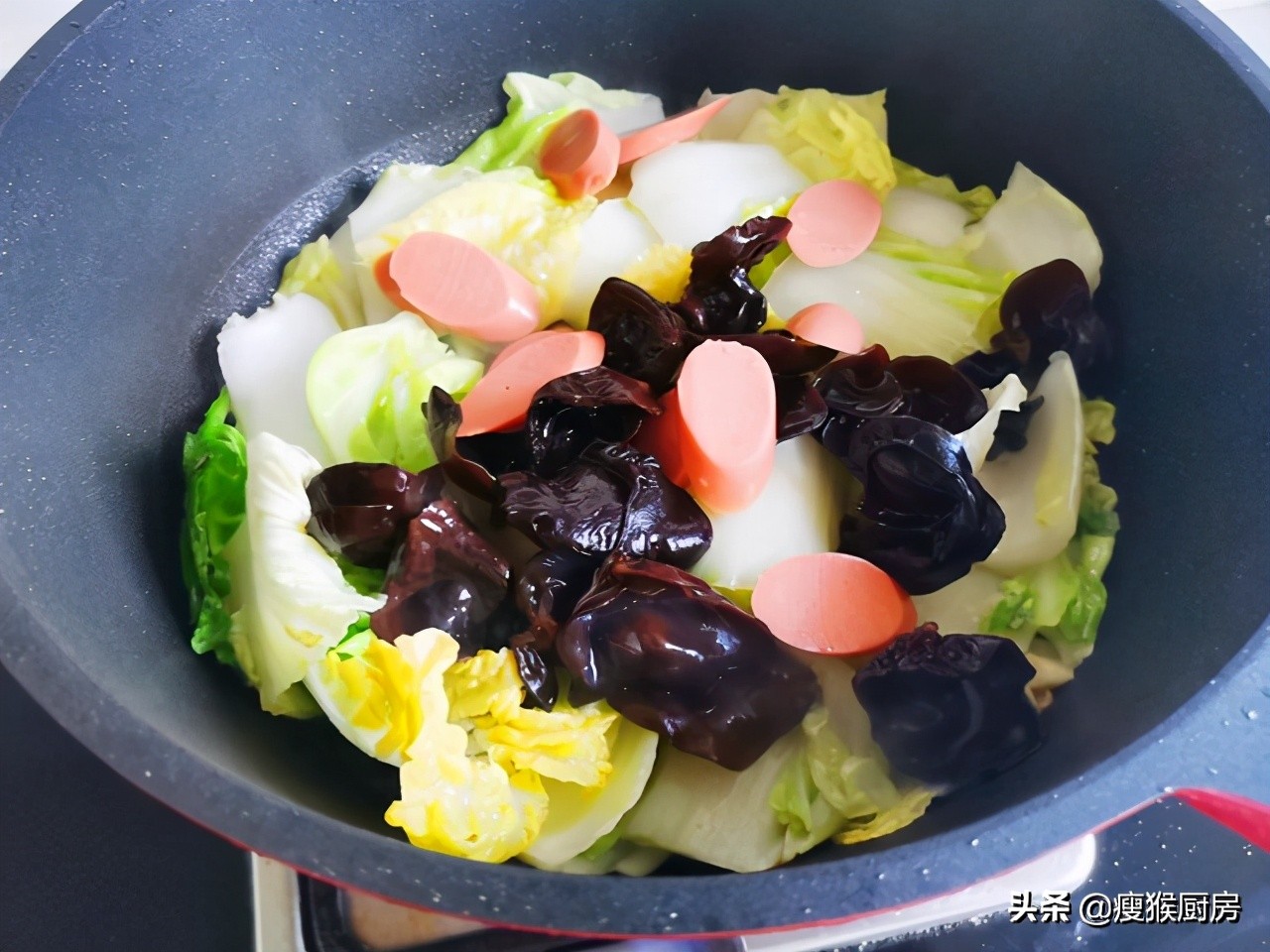 白菜炖豆腐，我家都是这样做，不加一滴水，每次上桌连汤汁都抢光-第6张图片-农百科