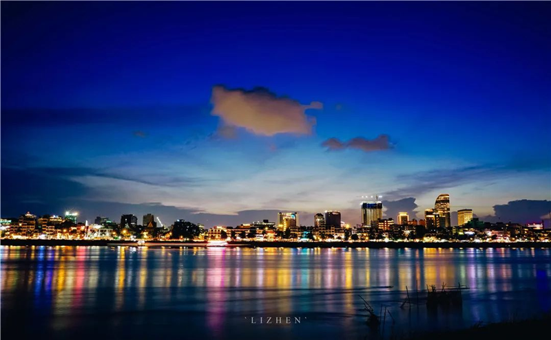 紫晶壹号：霓虹光影中的江景房，一座城市最迷醉的模样！_海外房产新闻_资讯_外房网