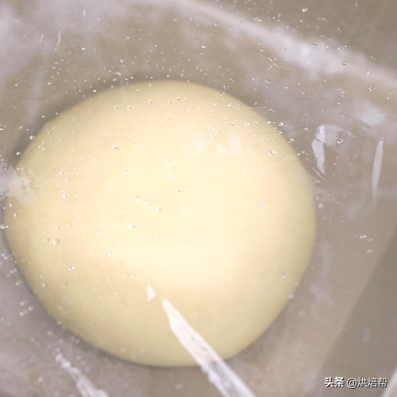 爱吃肉的一定要试试这款面包，咬上一口满满的肉块，幸福感爆棚