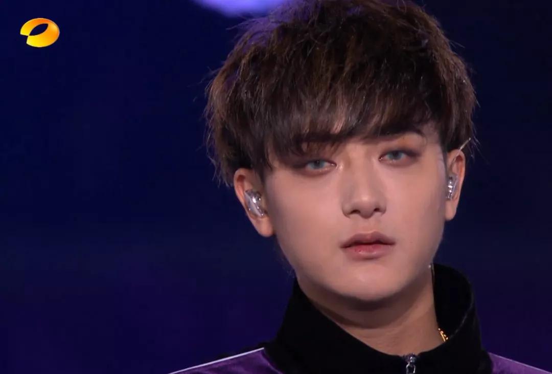 湖南跨年晚会暴露明星真实状态：谢霆锋素颜状