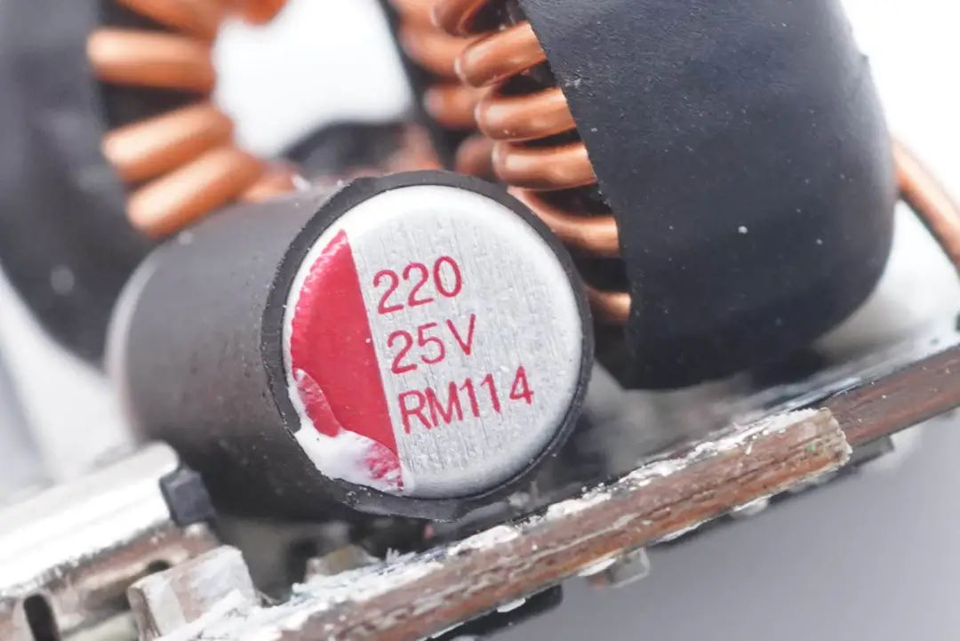 加油中国芯！拆解一款国产GaN器件的65W氮化镓快充