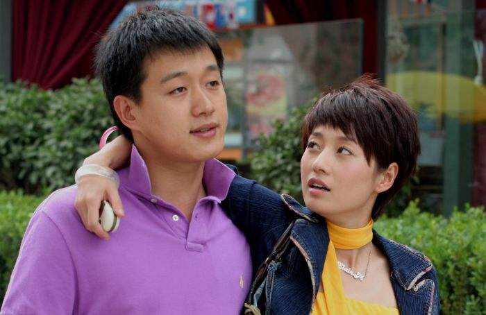 41岁佟大为晒全家照，儿子稳居C位遭吐槽，网友