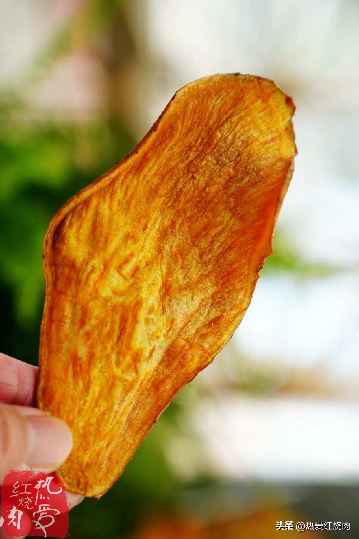 红薯的这个做法你一定要试试，又甜又脆嚼着咯吱吱，非油炸更健康