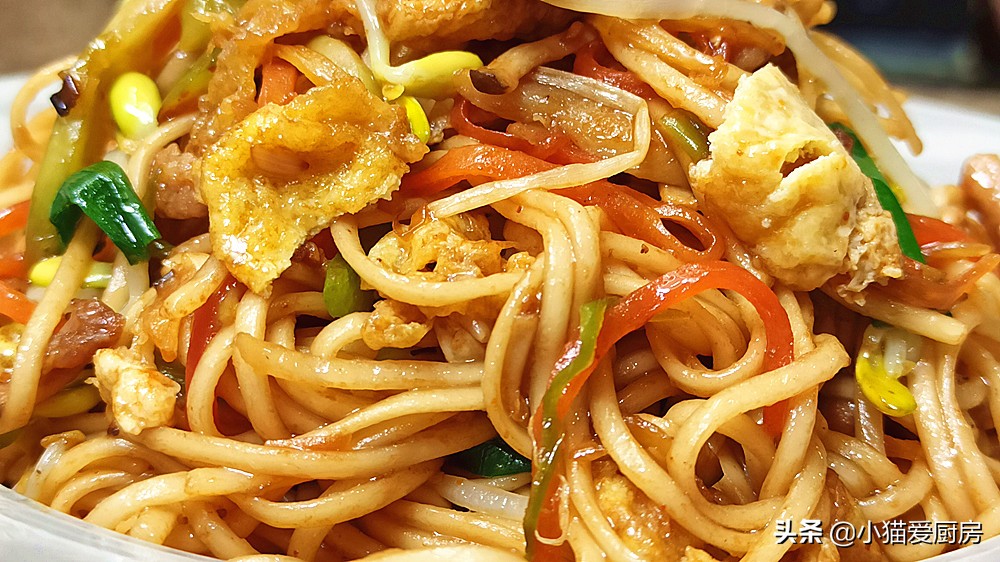 炒麵條這樣做味道不錯還營養，有肉有菜，孩子連吃2碗沒有夠