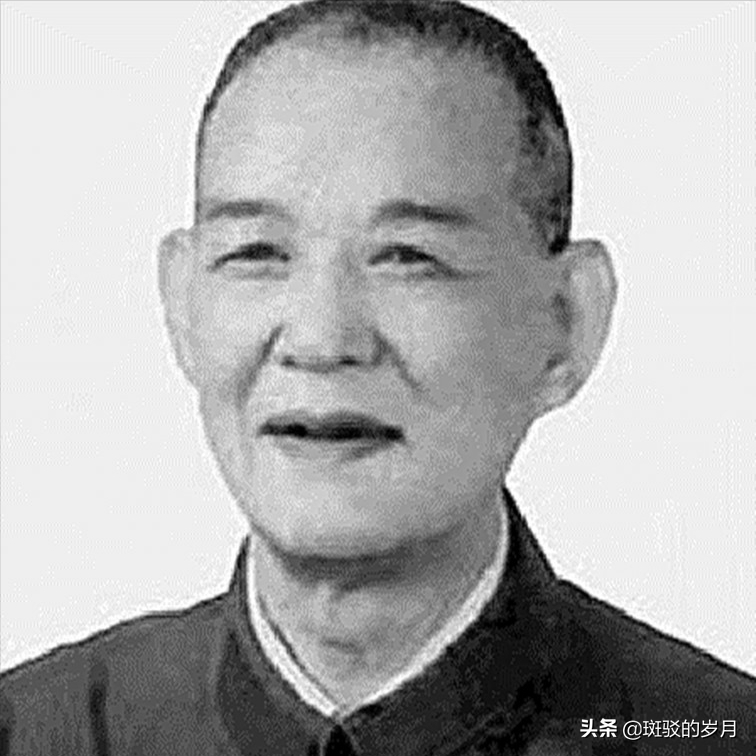 1941年，江青的保姆被奸杀，26名警卫战士洗澡，一根皮带揪出凶手