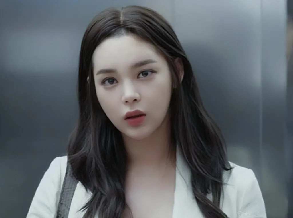 一手好牌打得稀烂，说的就是她吧