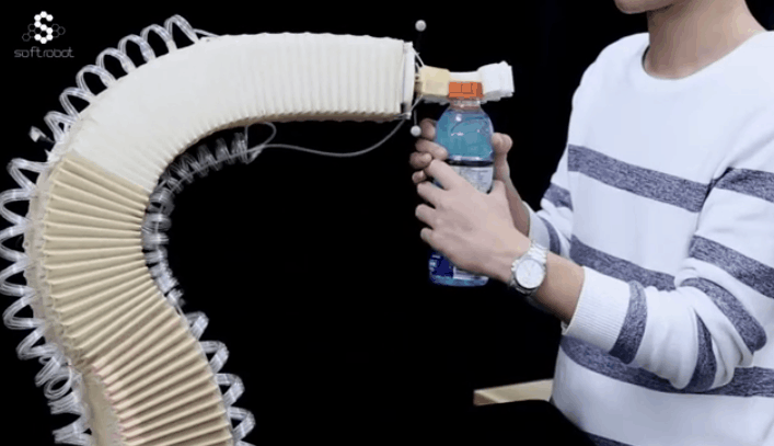 中科大打造“象鼻”机器人，开门、擦玻璃、给女朋友拧瓶盖的那种