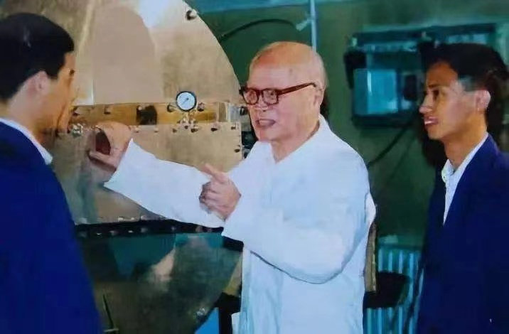 诺贝尔奖算什么？我要给中国造个核武器！