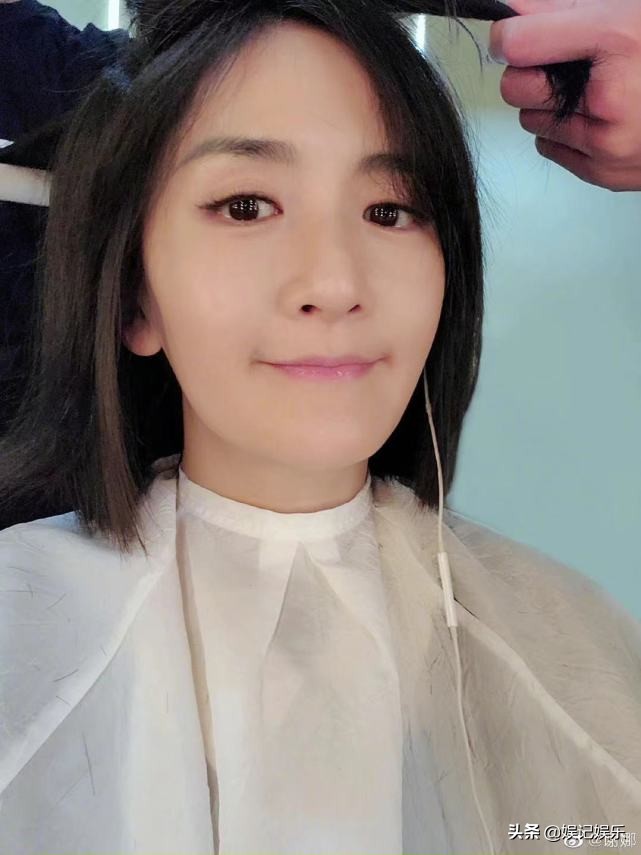 张杰陪谢娜生产后回归，晒打球视频小狗抢镜，