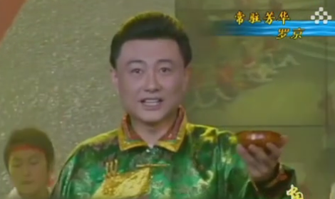 王宁：一脸严肃主持新闻28年，私下却是宠妻狂魔？镜头前后反差大