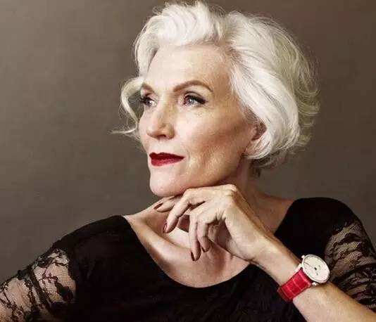 最赚钱的老年模特，被家暴9年，养大3个亿万富翁，儿子创立特斯拉