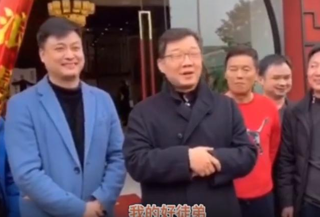 相声演员大兵捧场徒弟茶馆，网友：童年偶像又