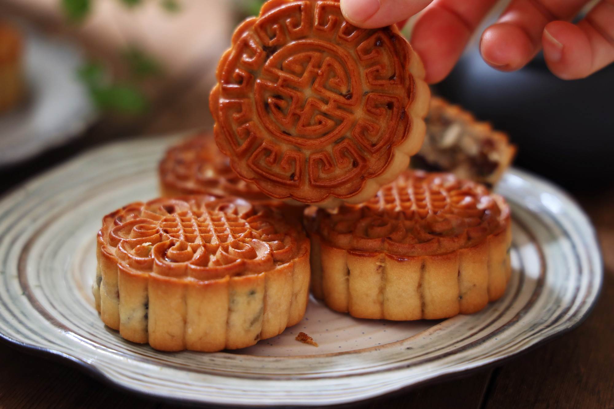 Bibi's Baking Journey: 等你等了好久 ~ 奶香五仁月饼@2020 【 Wu Re Pastry Mooncake】