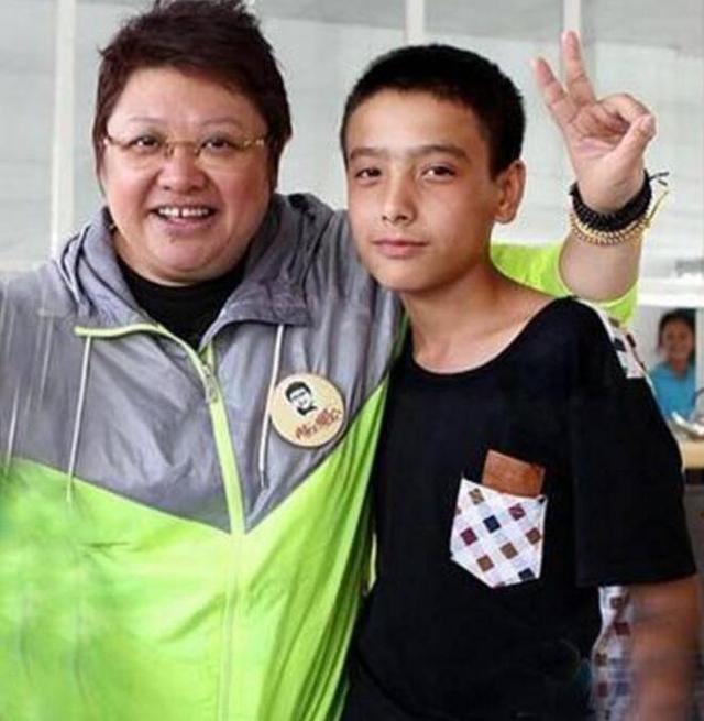 又是韩红！为河南募款3000万，与王一博连夜去郑州，抗疫暴瘦40斤