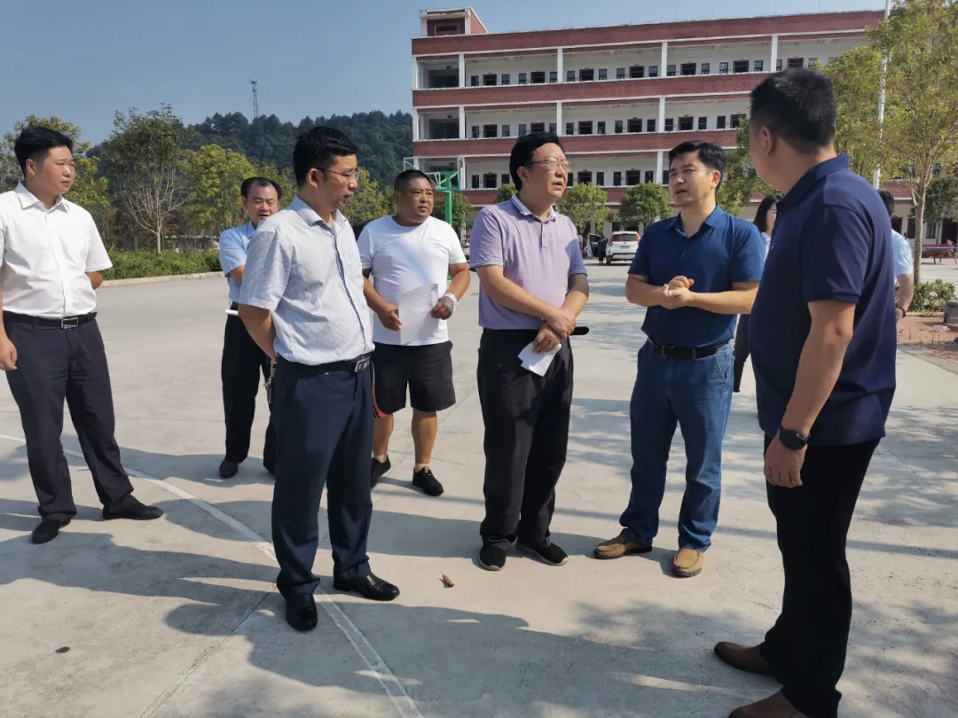 强化问题导向，办好新时代人民满意教育