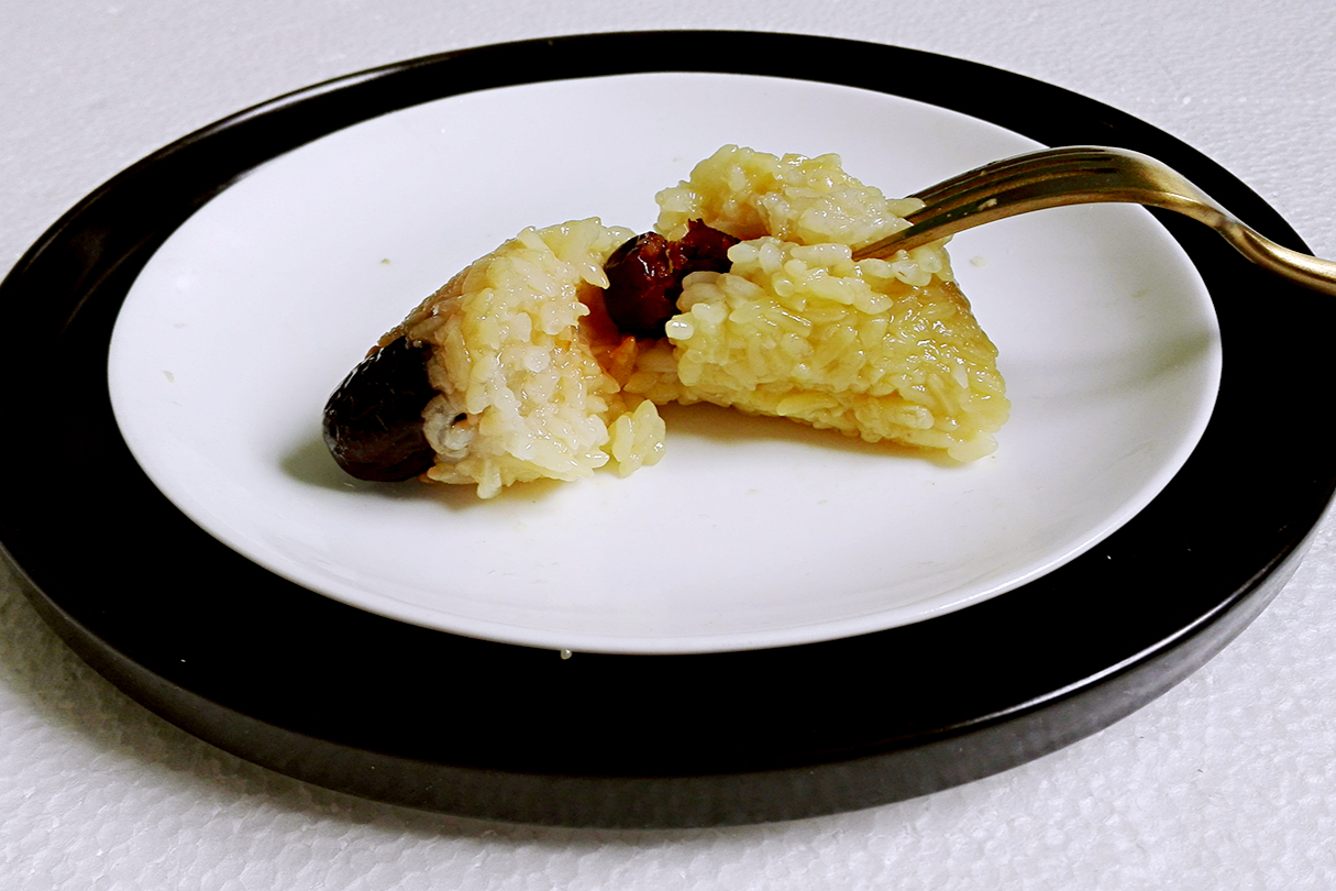 端午節，曬一下我家包粽子，多種包法，無任何添加劑，簡單又好吃