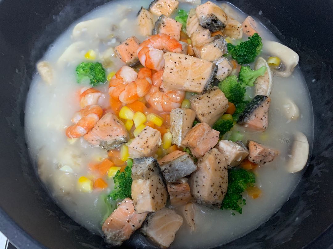 图片[10]-奶香三文鱼蘑菇汤做法步骤图 适合孩子吃 肉嫩刺少-起舞食谱网