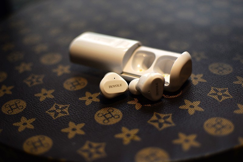 小巧便携 高颜值 柔宇RoPods真无线蓝牙耳机