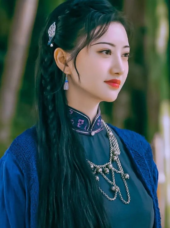 都说陈数穿旗袍好看，景甜的旗袍装才更有女神范儿