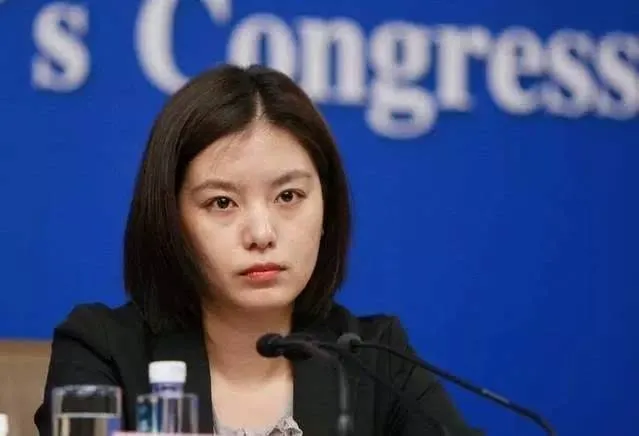 中美翻译同时出圈,背后斗争惊心动魄
