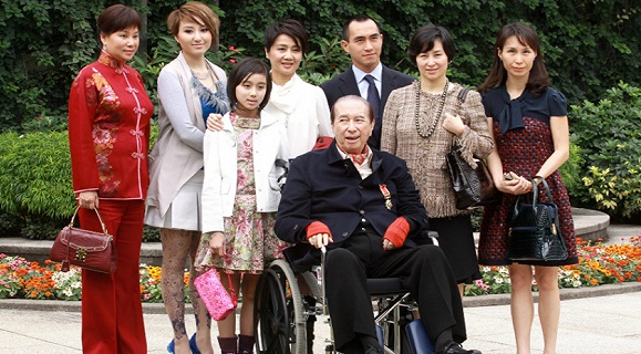 98岁高龄赌王何鸿燊去世，曾花费数十亿元为自己“续命”